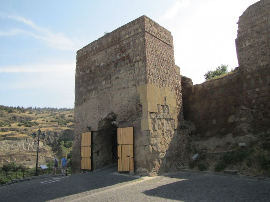 Вход в крепость Нарикала